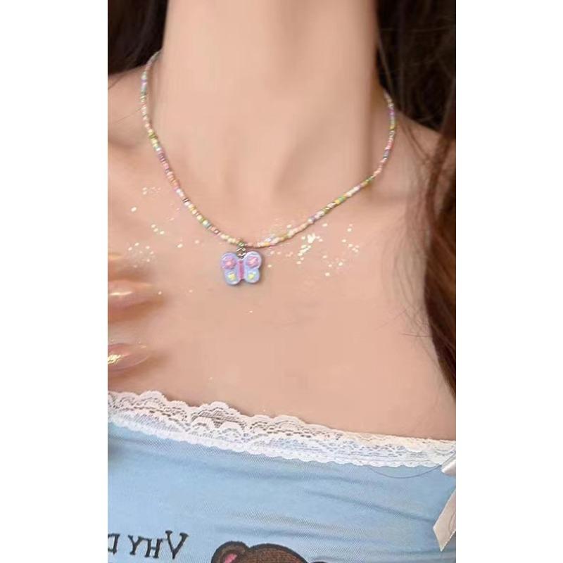 Candy-colored Beaded Butterfly Necklace for Girls, A Small and Unique Piece That Is Sweet and Cute, Suitable for A Teenage Girl Style.
