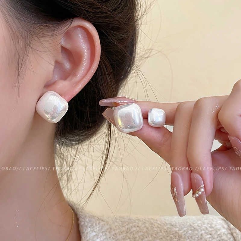 

Серьги-пусеты квадратной формы с жемчугом в стиле INS для женщин, минималистичные, нишевые, с темпераментом, изысканные и универсальные, самые продаваемые White square stud earrings 12mm