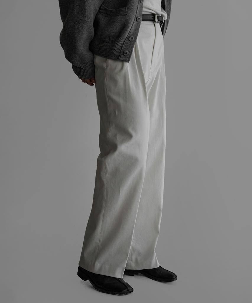 Baulopeulodeogteu Corduroy Set-Up Pants [White]