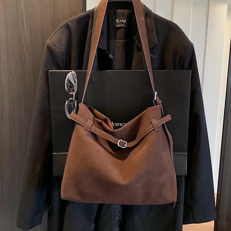 Women s High-End Large-Capacity Tote Bag - 2025 Fashion-Forward Versatile Crossbody for AutumnWinter 1849₽