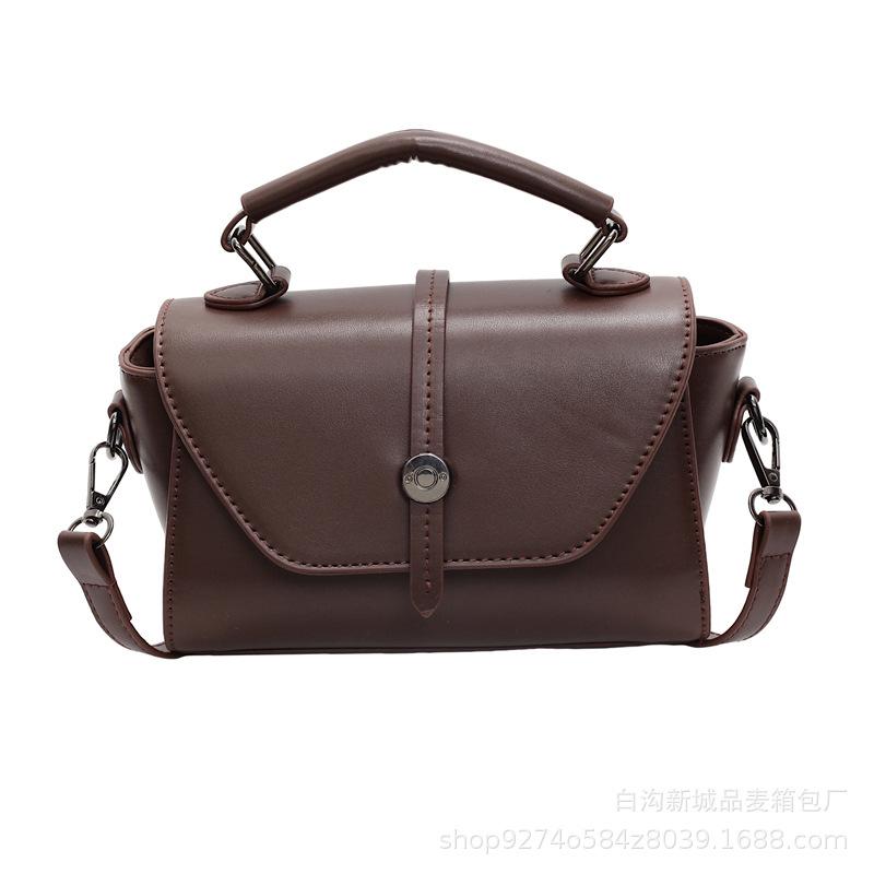 High-end fashion handbag women's 2025 new versatile retro small square bag niche design shoulder armpit bag