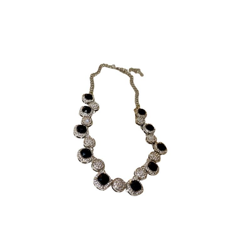 Diamond-encrusted Hollow Geometric Necklace European and American Light Luxury Design Sense Collarbone Chain New High-end Jewelry Women