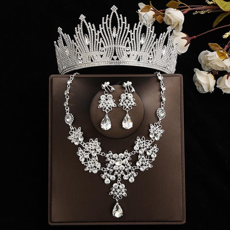 Ensemble Nuptial Féerique: Couronne, Collier & Boucles d'oreilles – Parfait pour un Mariage ou un Anniversaire