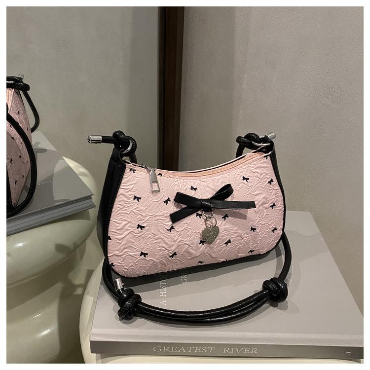 

Розовая сумка-полумесяц с бантом подмышку женская лето 2025 новая модная универсальная текстурная сумка-хобо в стиле легкой роскоши на плечо маленькая квадратная сумка розовый