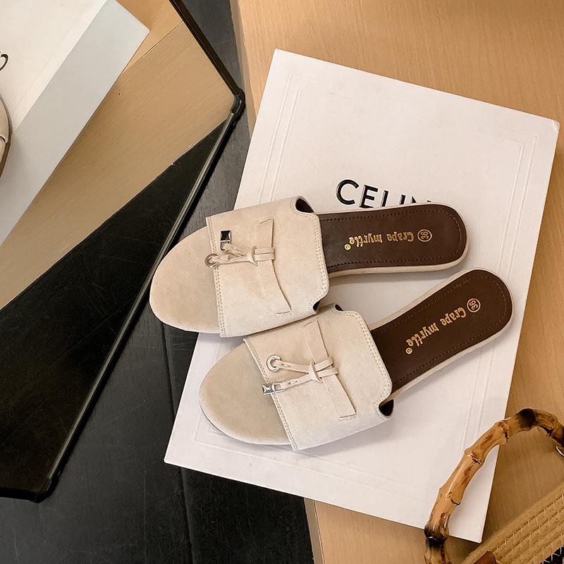 Grape Mother, the Same 2025 Summer Retro Old Money Fringed Lock Flat Bottom One-word Slippers Women's Sandals Outside