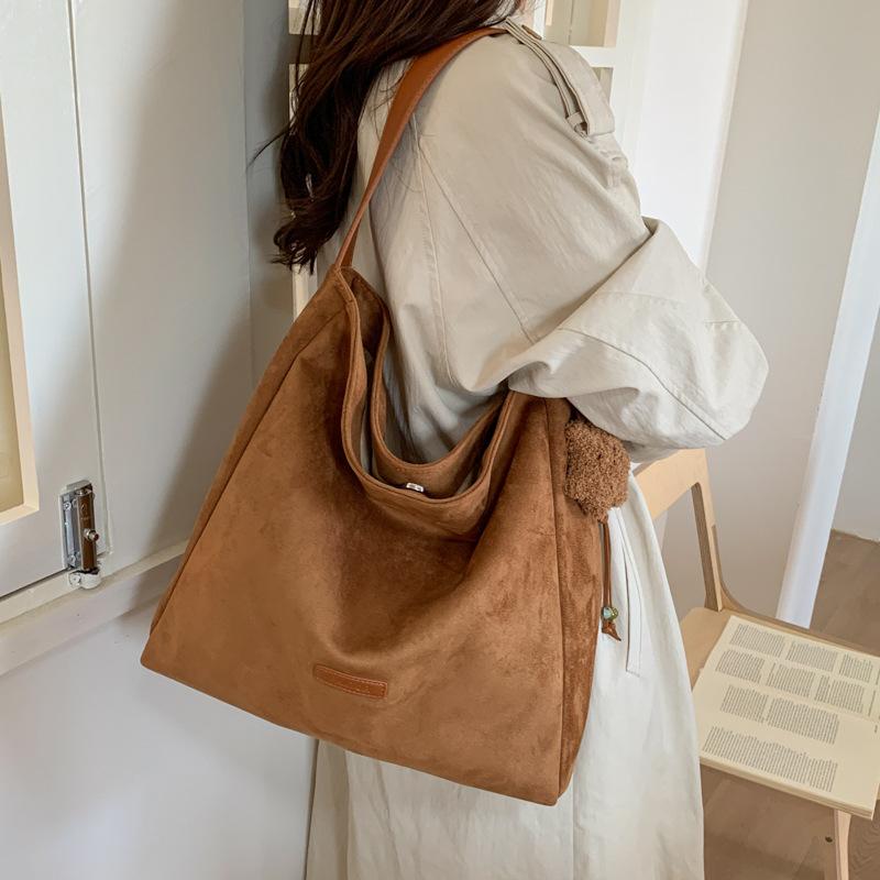 Retro Bag Women's Large Capacity 2025 New Autumn and Winter Versatile Simple Shoulder Bag Texture Commuter Tote Bag