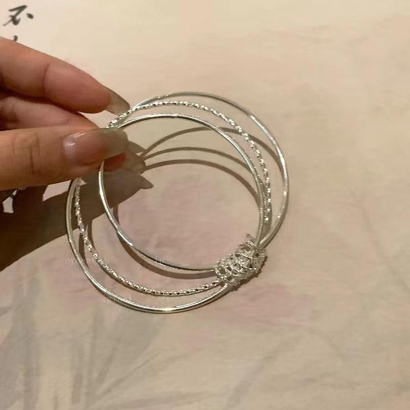 

Изысканный серебряный браслет с тремя колокольчиками для женщин, минималистичный браслет из сплава TripleSimple