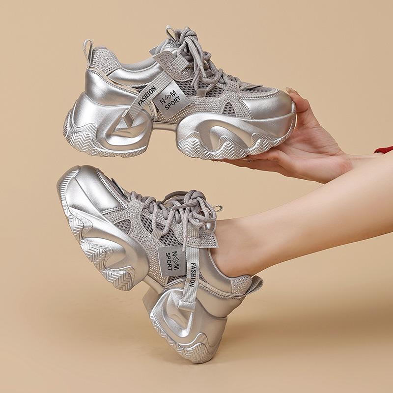 Höhenvergrößernde atmungsaktive Mesh-Schuhe Neue Herbst-vielseitige leichte Plateau-Sneaker Kinder
