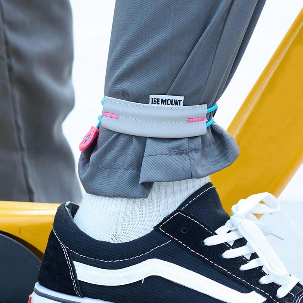 Reflective Cycling Leg Straps with Elastic Rope for Night Running and Portable Storage.