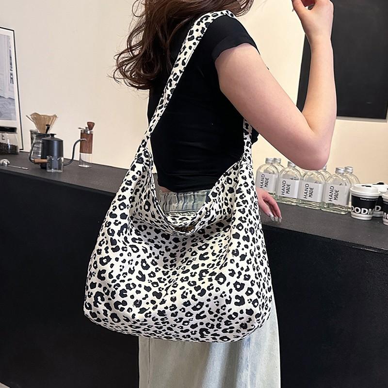 Tote bag, large-capacity women's commuting, high-end leopard print bag, oblique backpack, Japanese and Korean style hot-selling models