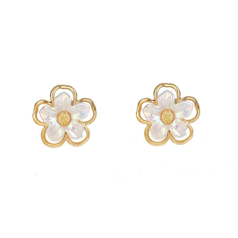 Cute Small White Flower Earrings for Women Party Golden Acrylic Plant Floral Stud Earrings Wedding Party Elegant Korean Jewelry