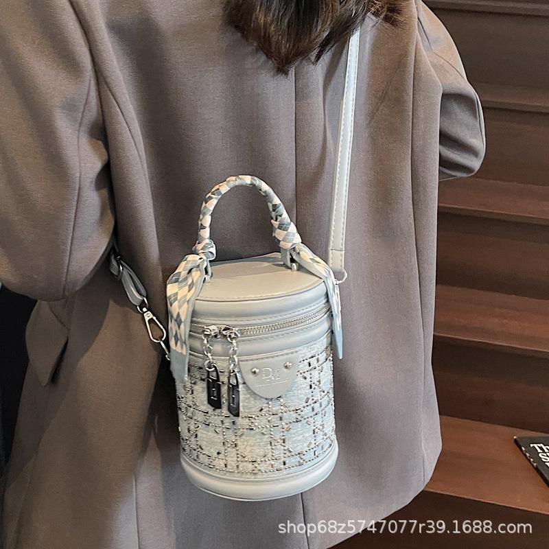 Niche simple high-end cylinder bag 2025 new temperament versatile shoulder messenger handbag foreign style bucket bag tide