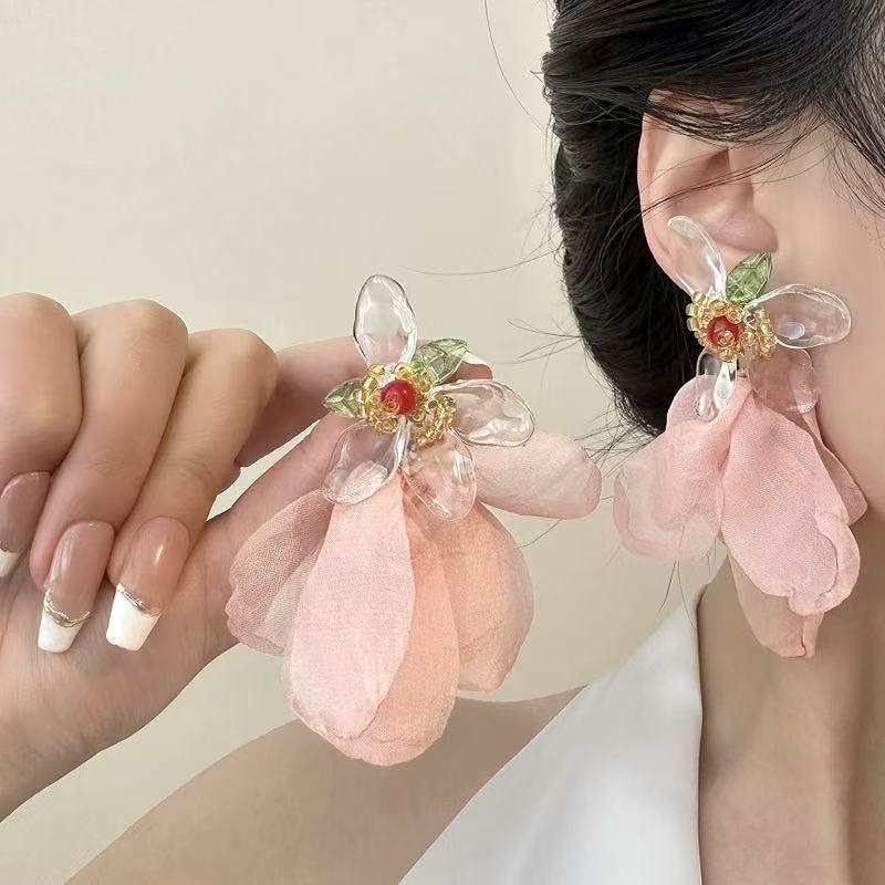 Orecchini Estivi di Fiori Dolci: Versatili Borchie di Alta Gamma con Ago in Argento 925