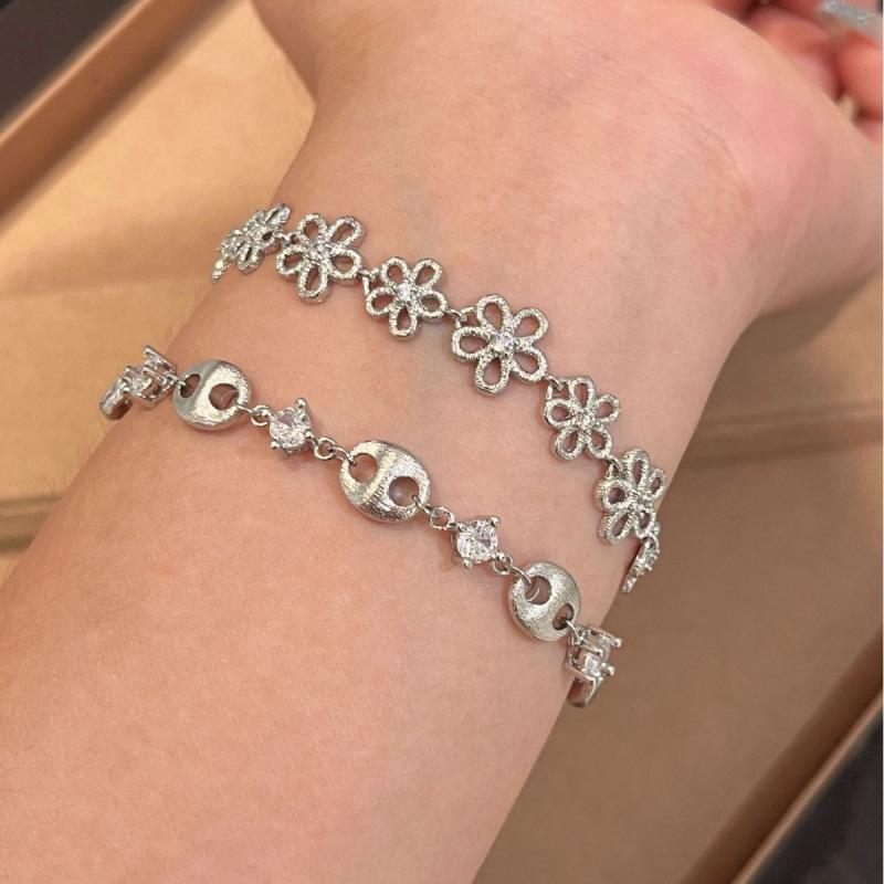 French Retro Lace Flower Bracelet Femininity Versatile Niche High-End Garland Point Diamond Jewelry