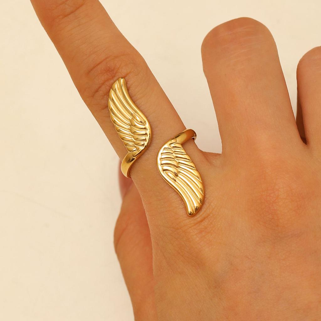 LATS Exquisit Stainless Steel Flying Bird Rings for Men Women Fashion Personality Animal Opening Ring Charm Jewelry Accessories