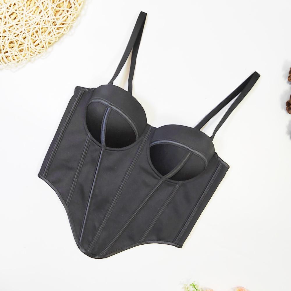 Corsés, ropa de mujer moderna y elegante