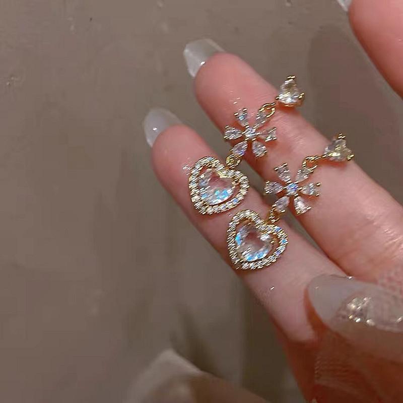 Light Luxury Temperament Design Sense Love Earrings Women's New Stud Earrings Retro High-end Sense Versatile Trendy Earrings