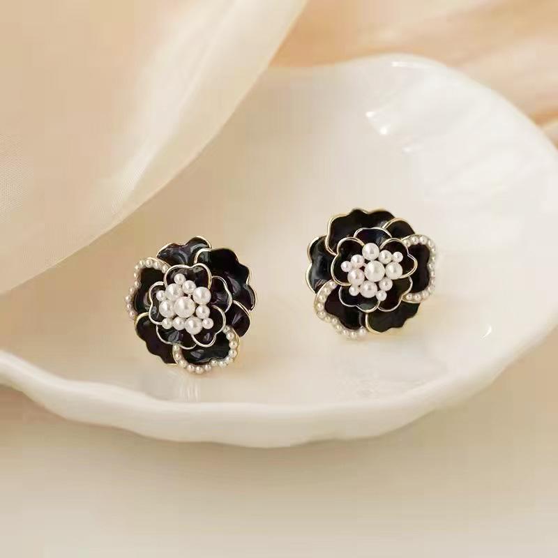 

Модные серьги-камелии с французским жемчугом для женщин - Универсальный, трендовый и высококлассный стиль