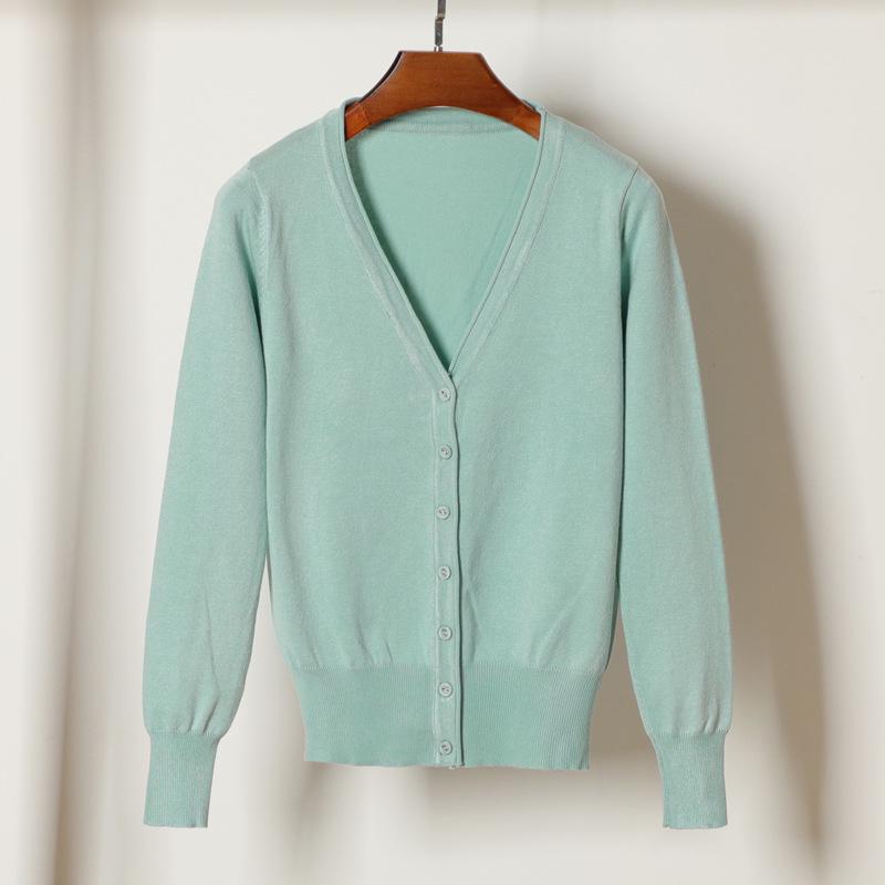 Einreihige, schmale, bestickte Strickjacke für Damen in Übergröße