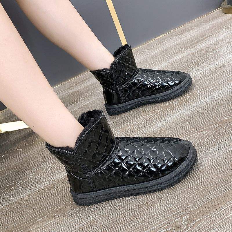 Winter Snow Boots Women's New Versatile Short Boots Flat-bottomed Short Boots Thickened Velvet Thermal Cotton Boots Student Cotton Shoes