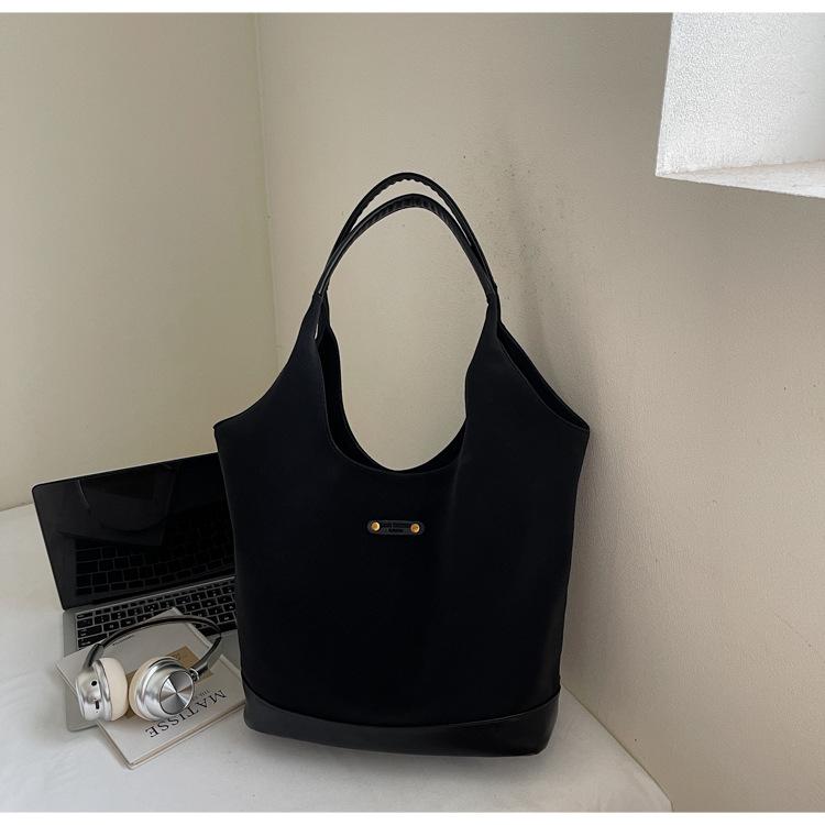 Retro Large Capacity Tote Bag Women's 2025 Autumn and Winter New Commuter Underarm Bag Fashionable Casual Personality Shoulder Bag