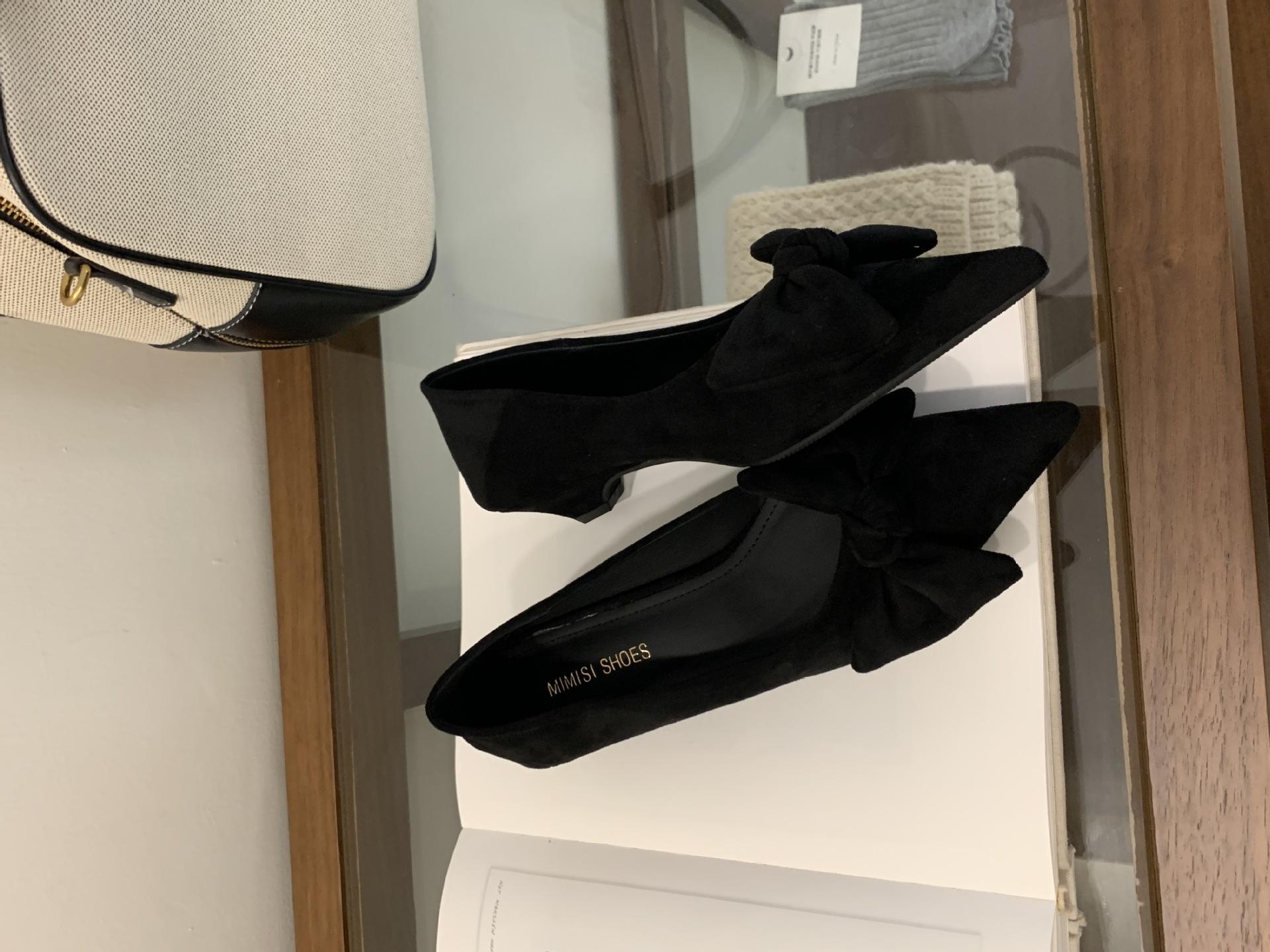 

Pointed suede bow retro low-heeled shoes women s 2025 autumn new fashion versatile stiletto commuter shoes 35