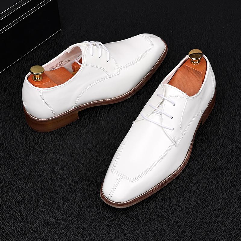 Luxury New Men's White Brown Lace Up Patent Leather Flats Shoes Gentleman Designer Homecoming Wedding Dress Footwear