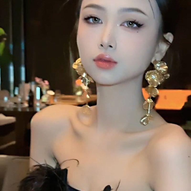 

Niche Style Paris Rose Exaggerated to Make round Face Thin-Looked Female Flowers Gold