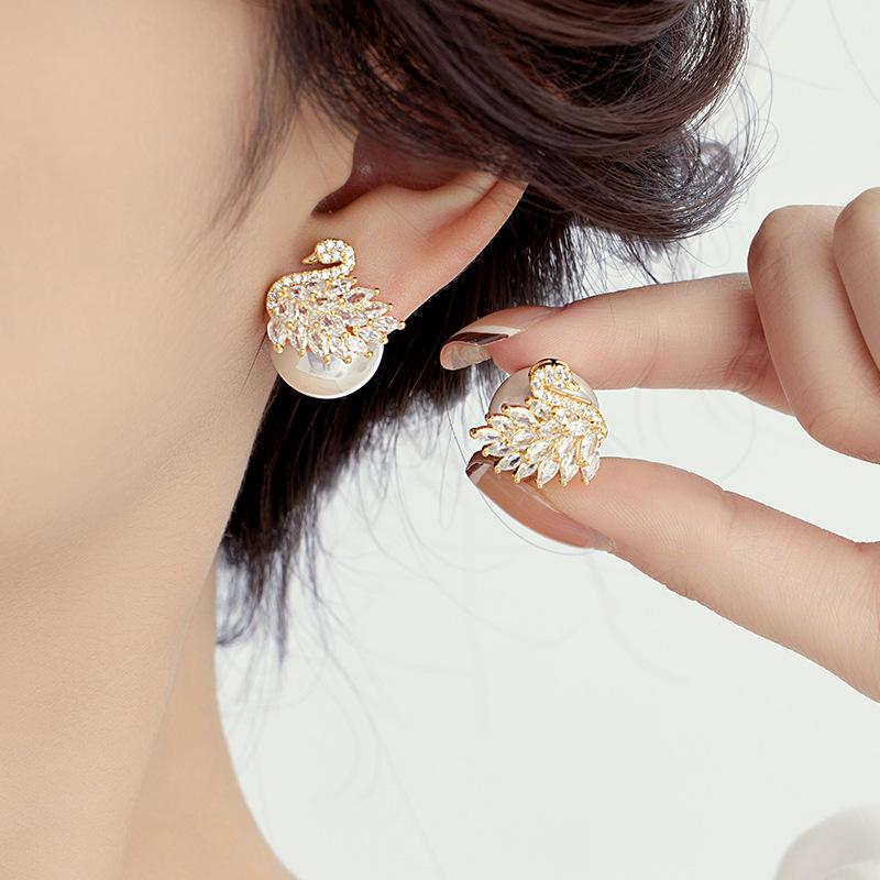 2024 swan pearl stud earrings light luxury high-end temperament earrings silver needle European and American fashion versatile earrings women