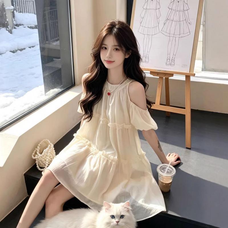 Summer new short-sleeved French dress off-the-shoulder design, thin, sweet and loose skirt, age-reducing short skirt