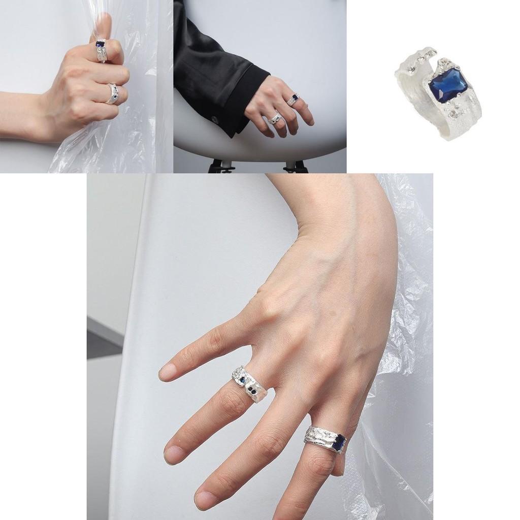 Eleganter geometrischer Ring aus 925er Sterlingsilber mit unregelmäßigem blauem Zirkon für moderne Mode