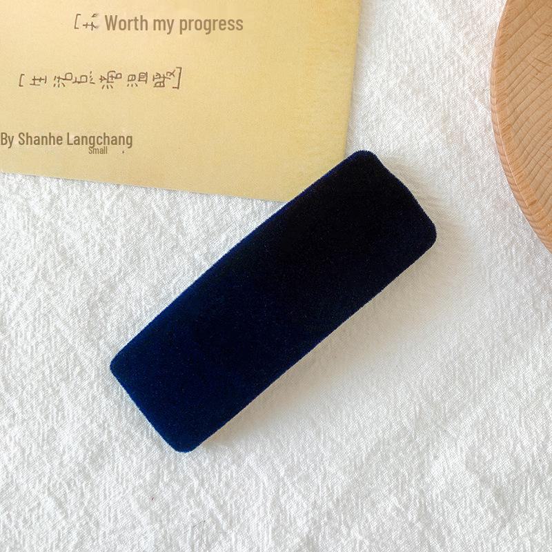 Korean Trendy Velvet Hairpin: Plush Bangs Clip for Fall/Winter