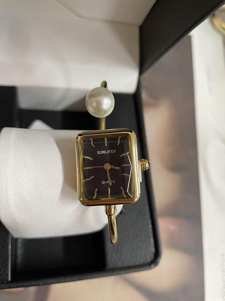 Golden Pearl Square Bracelet Watch - Women's Luxury Retro-Style Quartz Watch