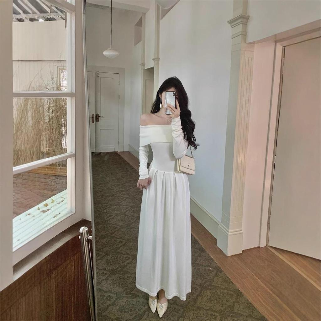 Elegantes Strickkleid mit schulterfreiem Ausschnitt: Herbst Langarm A-Linie, Französisch-Inspirierter Reifer Stil, Taillenbetonierendes Design für Frauen.