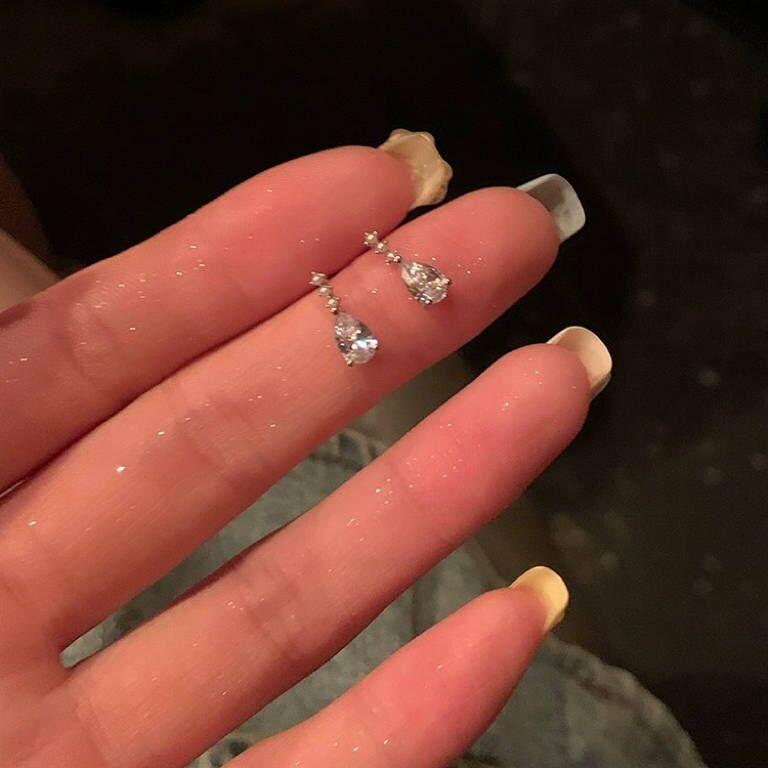 

Simple water drop stud earrings, light luxury niche design, high-end earrings, new popular earrings, women s earless ear clips