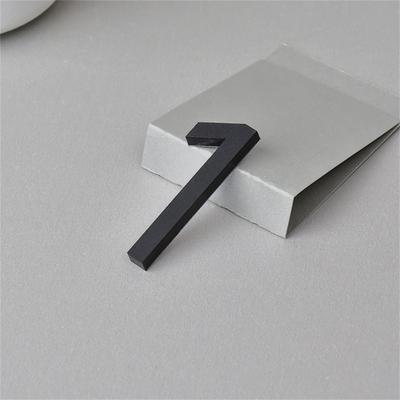 Schwarze Acryl Hausnummer 1 mit goldenen Akzenten - 5 cm 3,3 cm Kleine Adressnummer für Tür- oder Wanddekoration