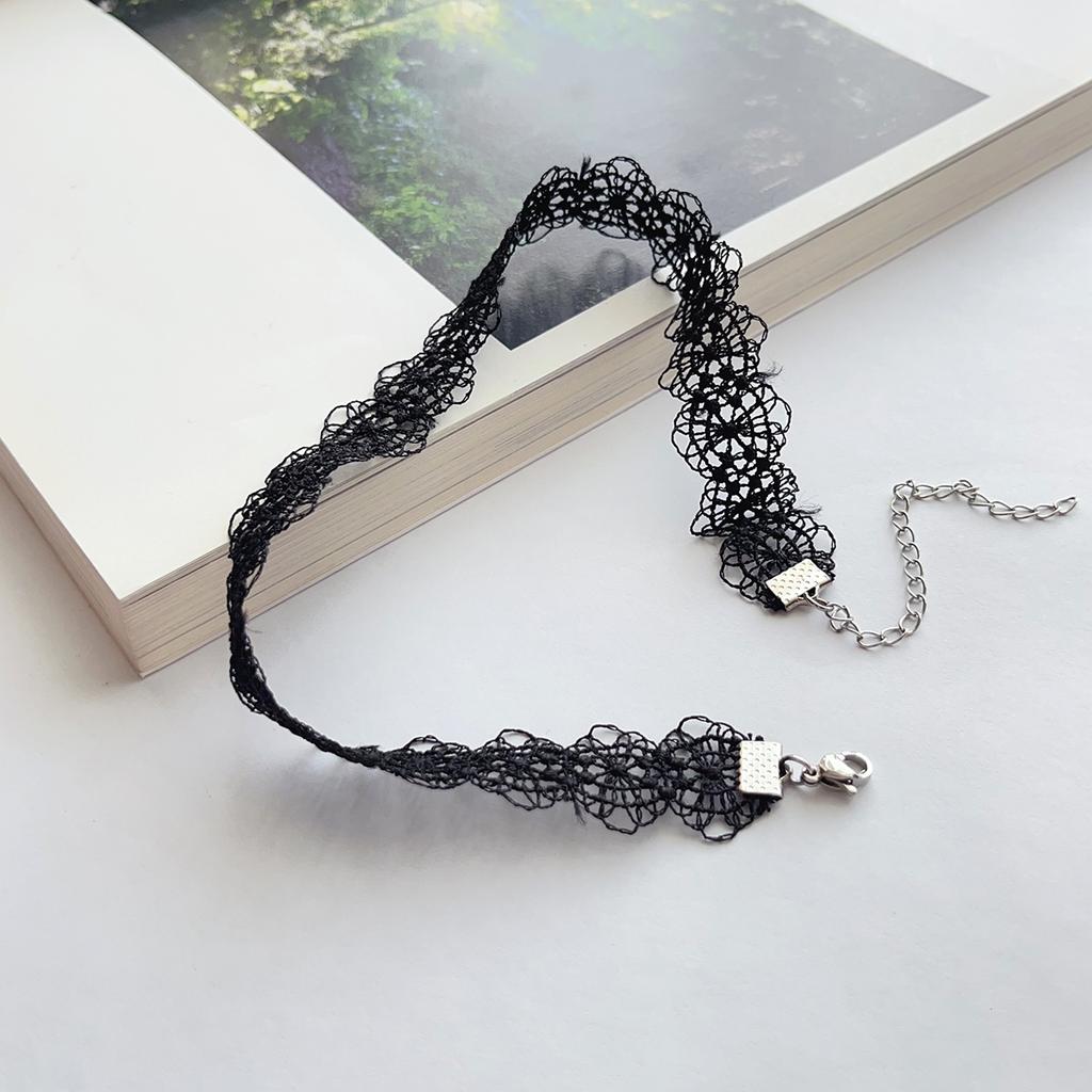 Ein modisches, einfaches, vielseitiges, sexy und retro schwarzes Spitzen-Choker-Halsband, Nackenband, Halskette und Schmuck für Damen