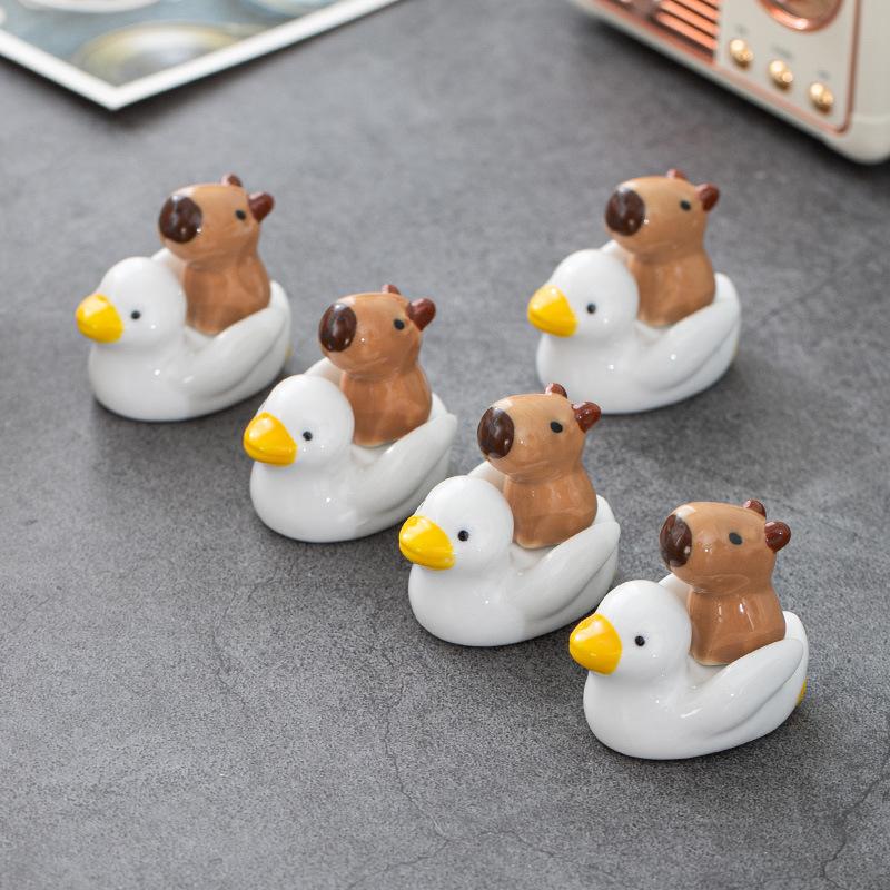 Japanese Style Animals Cute Kapibala Flying Duck Ceramic Chopstick Holder Tableware Rack Living Room Dining Table Decoration
