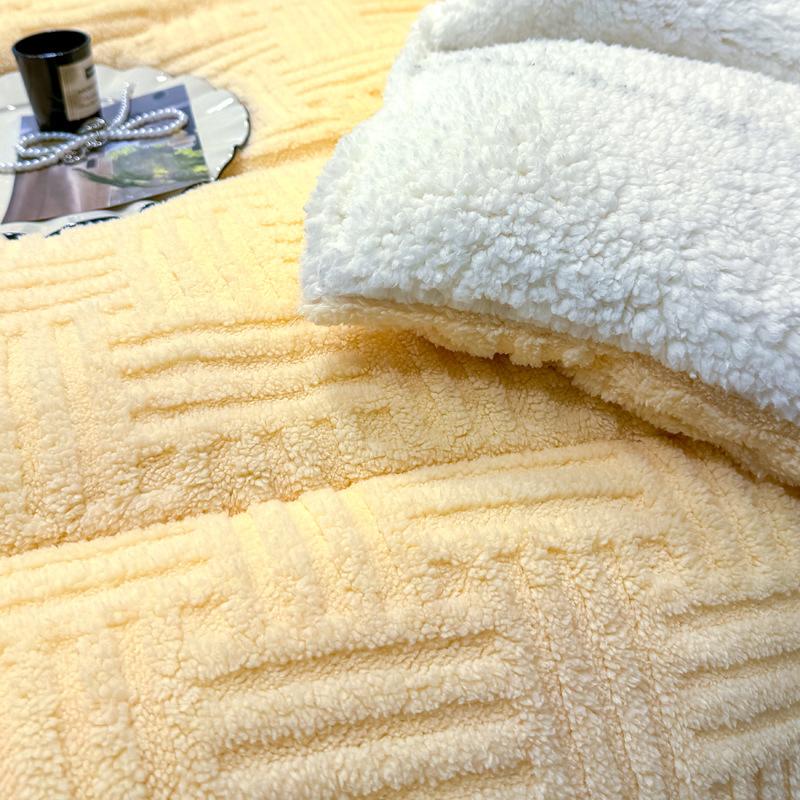Solid color Tafu velvet jacquard quilt core autumn and winter quilt warm velvet simple wind thick quilt