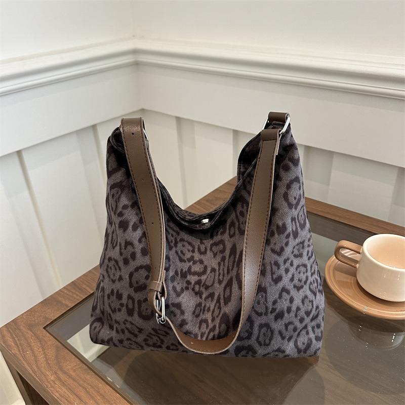 Autumn and winter popular leopard print bag women's new casual large-capacity commuting shoulder bag messenger tote bag