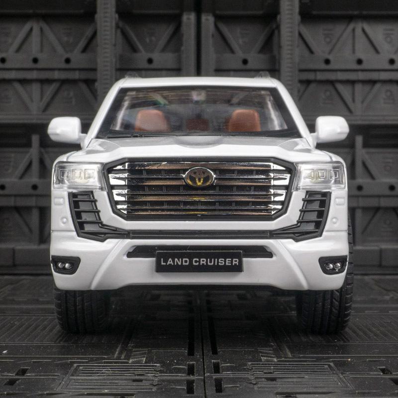 1/24 Toyota LAND CRUISER LC300 Alloy Car Model Diecast Metal Toy Off-road Vehicle Car Model Simulation Gift