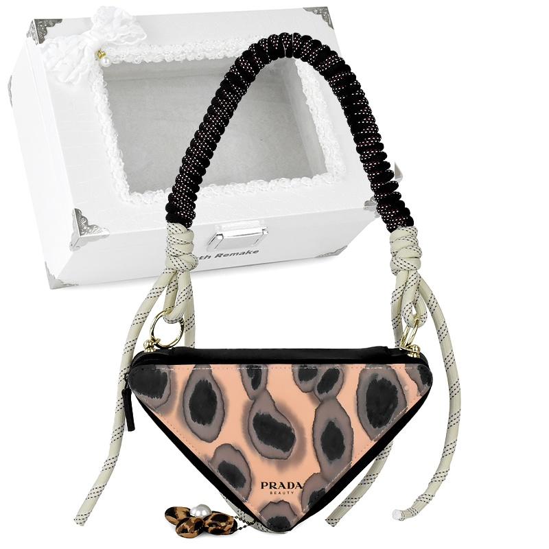 Косметичка/туалетная сумка Prada [Индивидуальная сумка] Huazhuibao Модный стиль Instagram Для поездок на работу Простая Рабочая одежда Нишевый Цветок Капля Леопард-Белый Подарочная коробка белый