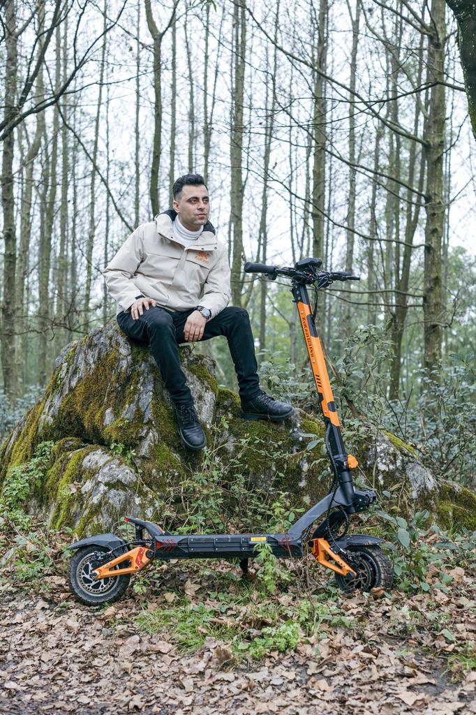 KuKirin G3 Pro Elektroroller 2*1200W Motoren, 52V 23.4AH Akku, 65 km/h Geschwindigkeit 80 km Reichweite, 10" Reifen, Tragbarer Akku, Schnellladung, E-Scooter