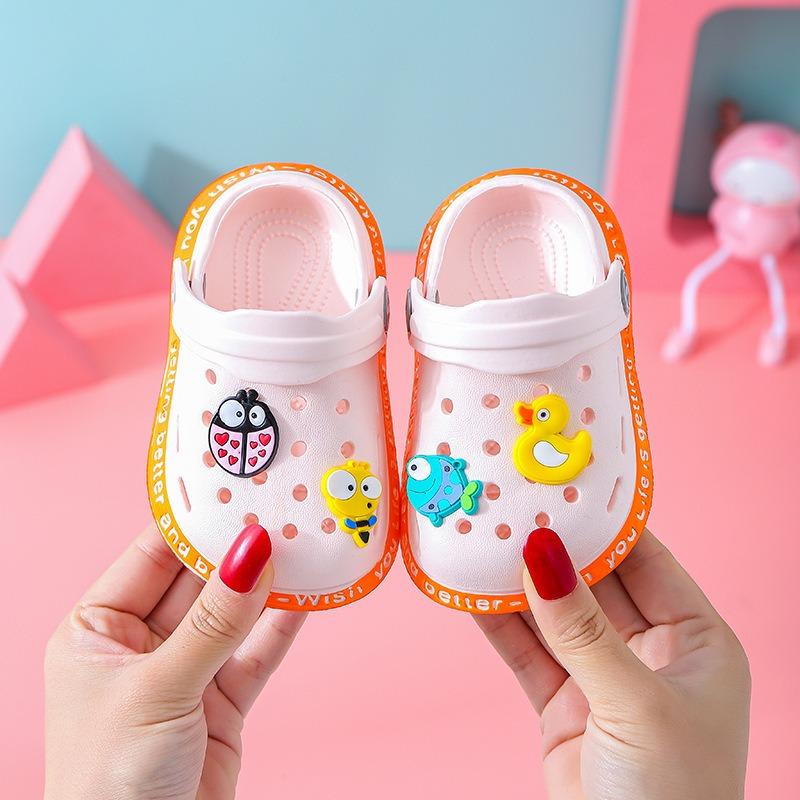 Children's Summer Slippers, Closed-Toe Cartoon Hole Sandals, Anti-Slip Indoor Home Shoes for Infants and Toddlers, Soft-Soled Sandals.