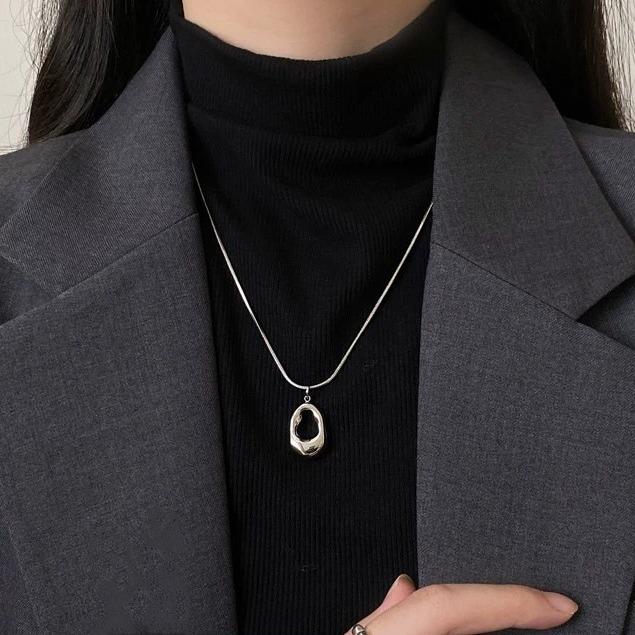 

Серебряное полое ожерелье-подвеска в виде капли воды - Титановая сталь, Не выцветающее, Легкая роскошь, Высококлассный женский аксессуар.