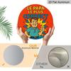2D Vlakke Aluminium Vaderdag-thema Ornamenten in Verschillende Maten. Met een leuke, cartoonachtige weergave van een vader in het Frans, zijn deze ideaal