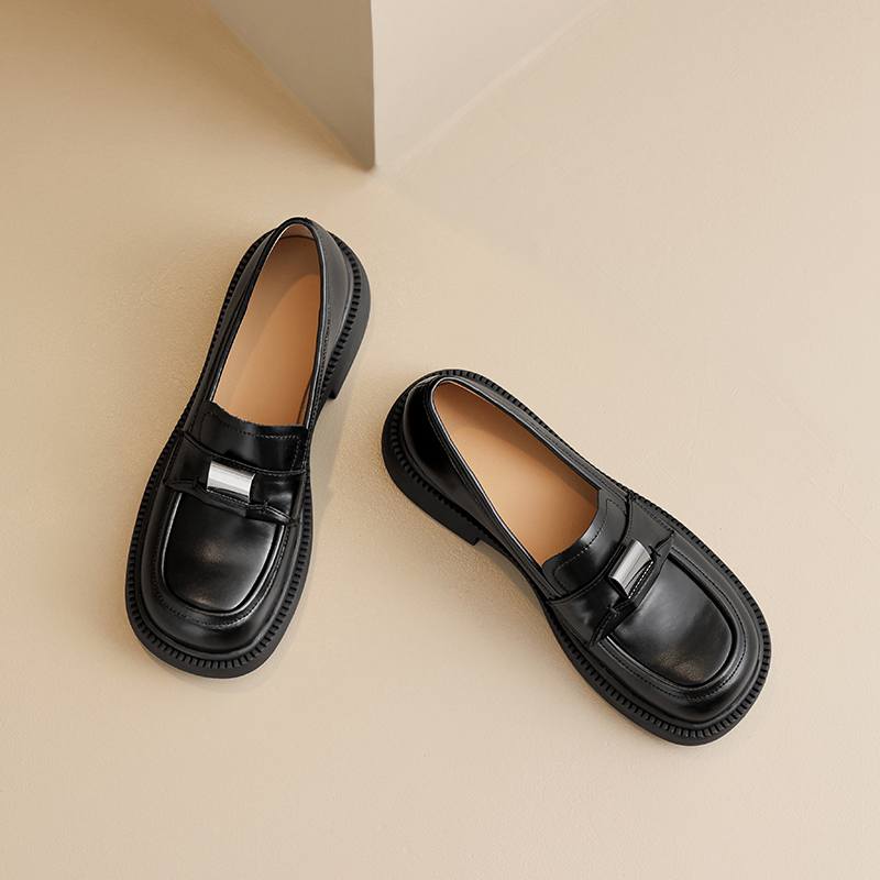 Krazing Pot Piele de vaca Varf rotund Fund gros Pantofi de primavara Brogues Inchideri metalice Platforme Femei Pompi