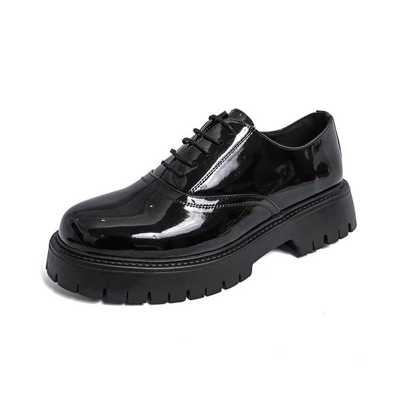 Nuove scarpe in pelle con plateau rialzanti, testa larga, vernice lucida, scarpe casual con tacco alto, parrucchiere