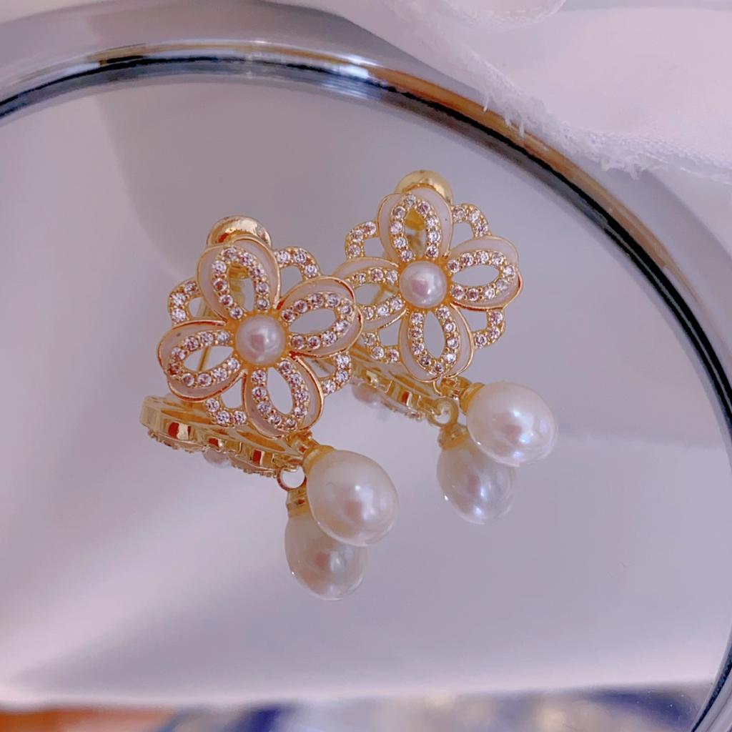 Retro literary design earrings natural pearl four-leaf flower enamel earrings stud earrings femininity silver needle zircon inlay