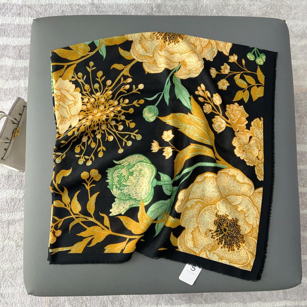 Autumn and winter new loose beard printing large square scarf high-end temperament decorative shawl warm fashion scarf beach towel